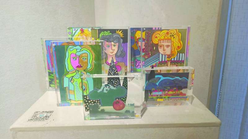 من المعروضات