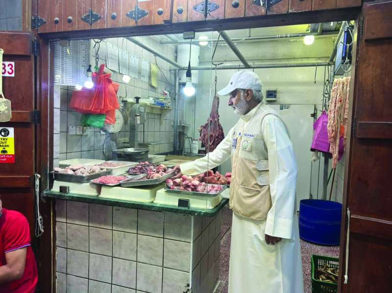 الصديقي يُعاين صلاحية اللحوم