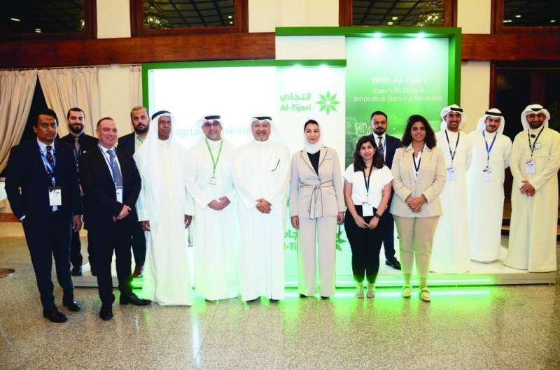 
لقطة جماعية للمشاركين في المؤتمر