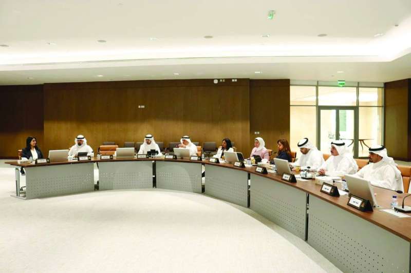 جانب من اجتماع اللجنة المشتركة بين اللجنتين «الفنية» و«المالية والقانونية» في المجلس البلدي