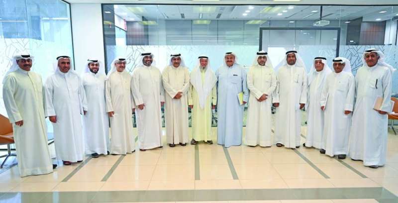 
المشاركون في الحلقة النقاشية بصورة جماعية	 (تصوير أسعد عبدالله)
