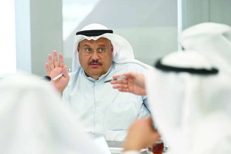 
الزميل وليد الجاسم متحدثاً في الجلسة
