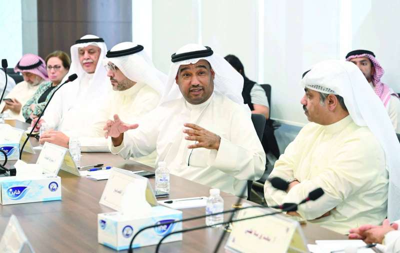 
النجادة يتحدّث في الحلقة النقاشية
