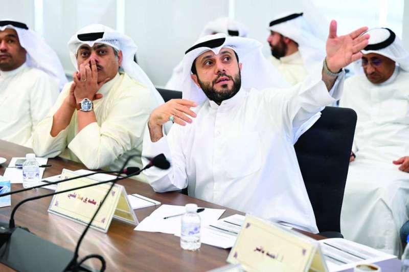 
ملا علي متحدثاً
