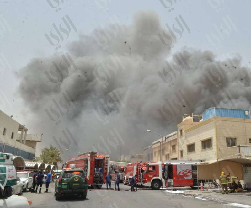 حريق كبير في مخزن بالعارضية 
 