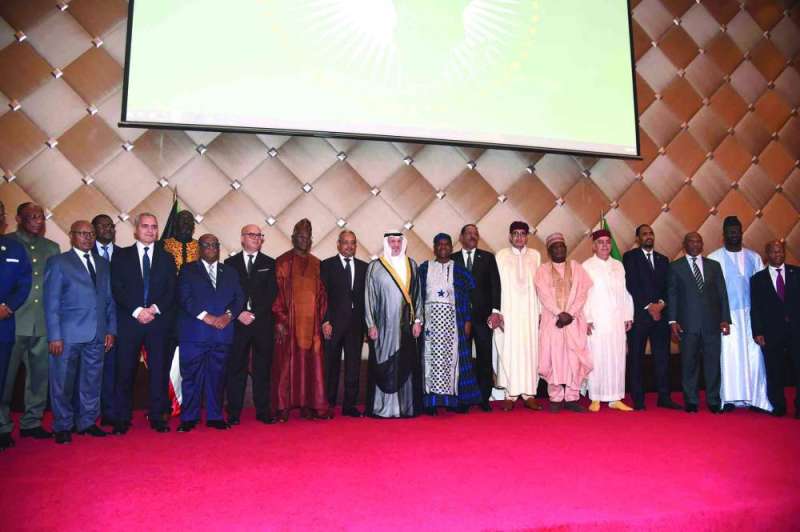 
وزير الخارجية يتوسط عدداً من سفراء وديبلوماسيي القارة الأفريقية
