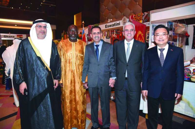 
عميد السلك الديبلوماسي السابق عبدالأحد امباكي مع سفراء الأردن وفلسطين والإمارات والصين
