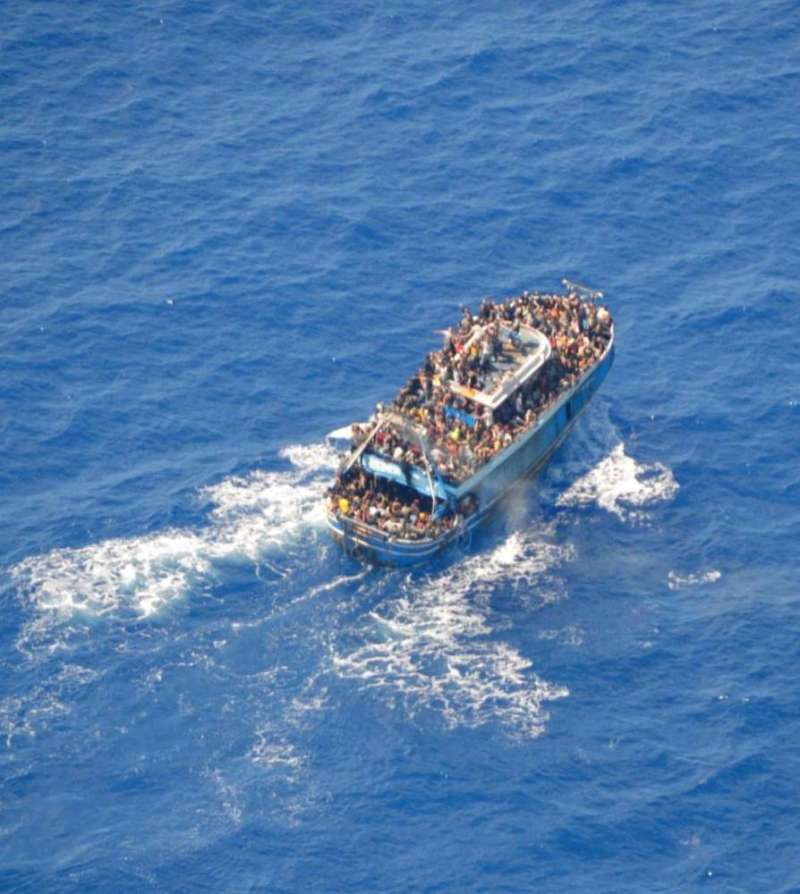 120 سورياً كانوا على متن قارب المهاجرين الذي غرق قبالة اليونان 