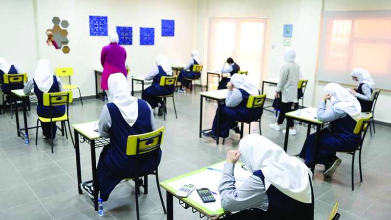 
طالبات في لجنة ثانوية أم عامر الأنصارية للبنات
