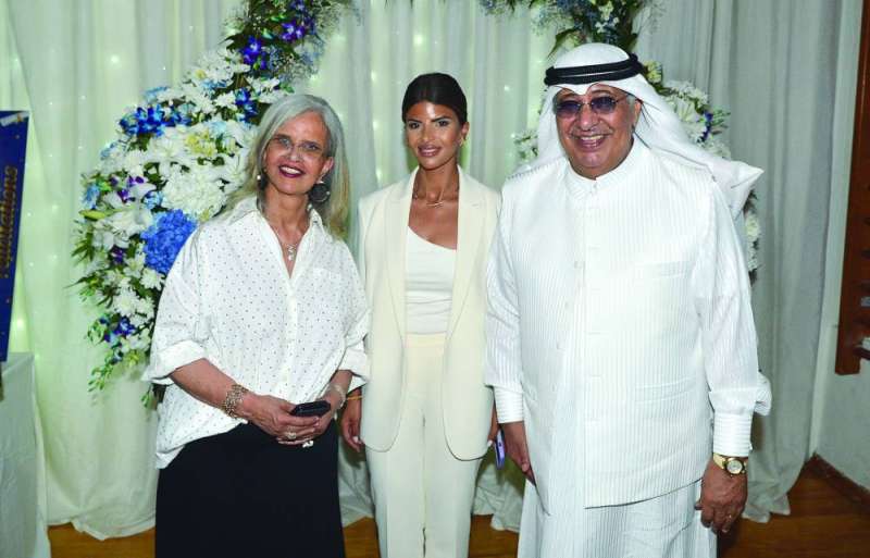 فهد الراشد وزوجته منى الخالد وابنتهما 	(تصوير سعود سالم)