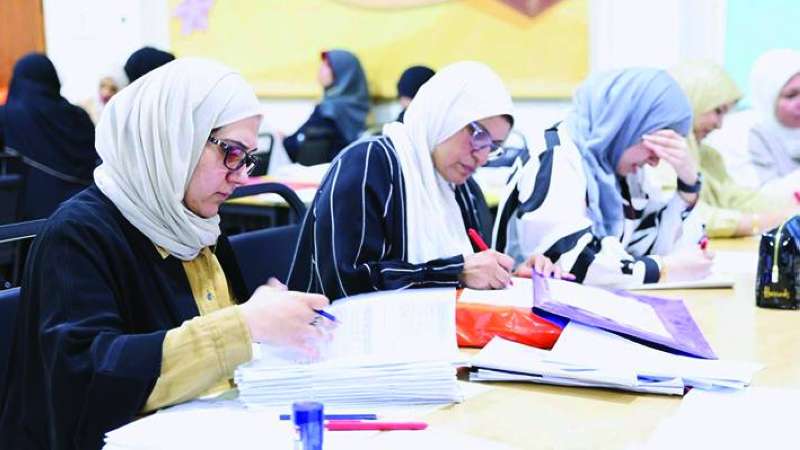 
جانب من أعمال التصحيح في الكنترول الأدبي
