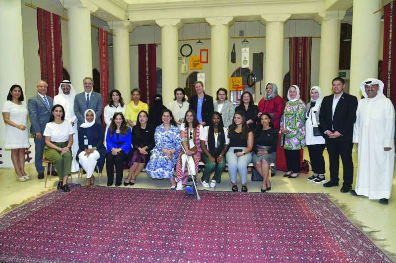 
لقطة جماعية للمشاركين في فعالية بيت السدو
