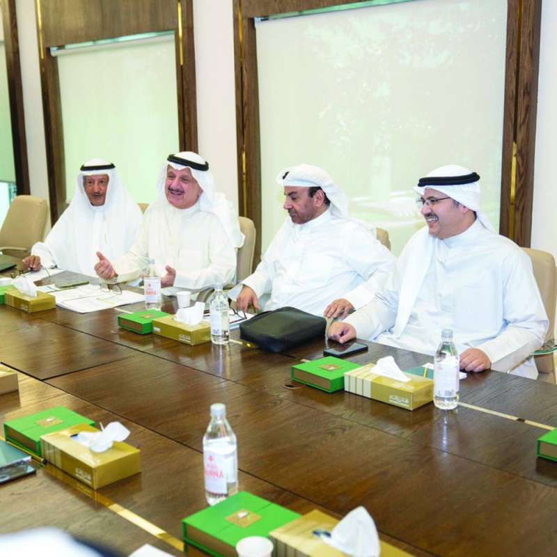 أعضاء اللجنة التنسيقية الحكومية في الاجتماع