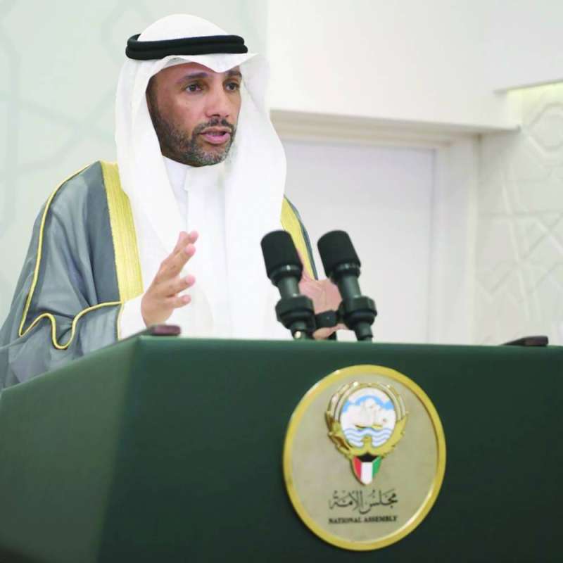 
الغانم في المؤتمر الصحافي
