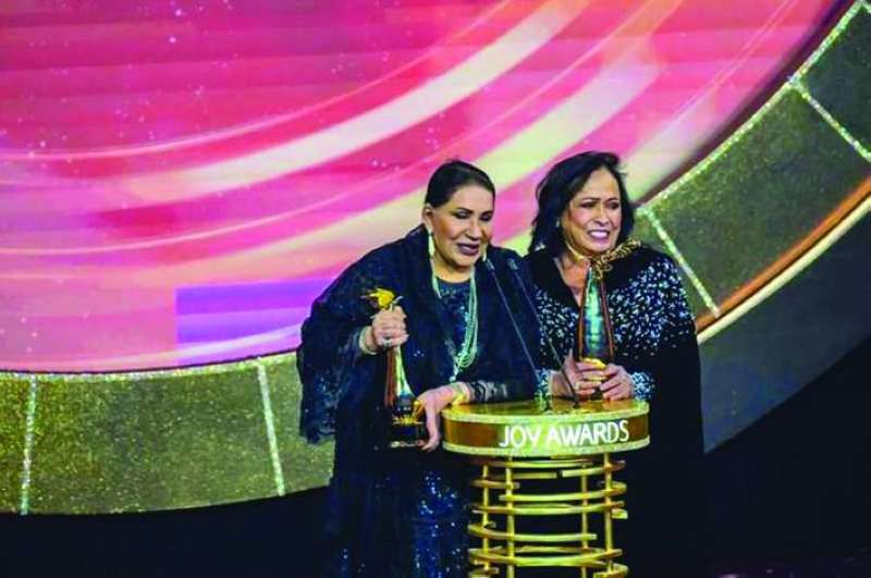 حياة الفهد وسعاد عبدالله خلال تكريمهما في «Joy Awards» 