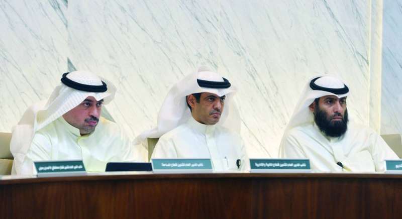 
نواب مدير عام البلدية يتابعون مجريات الجلسة
