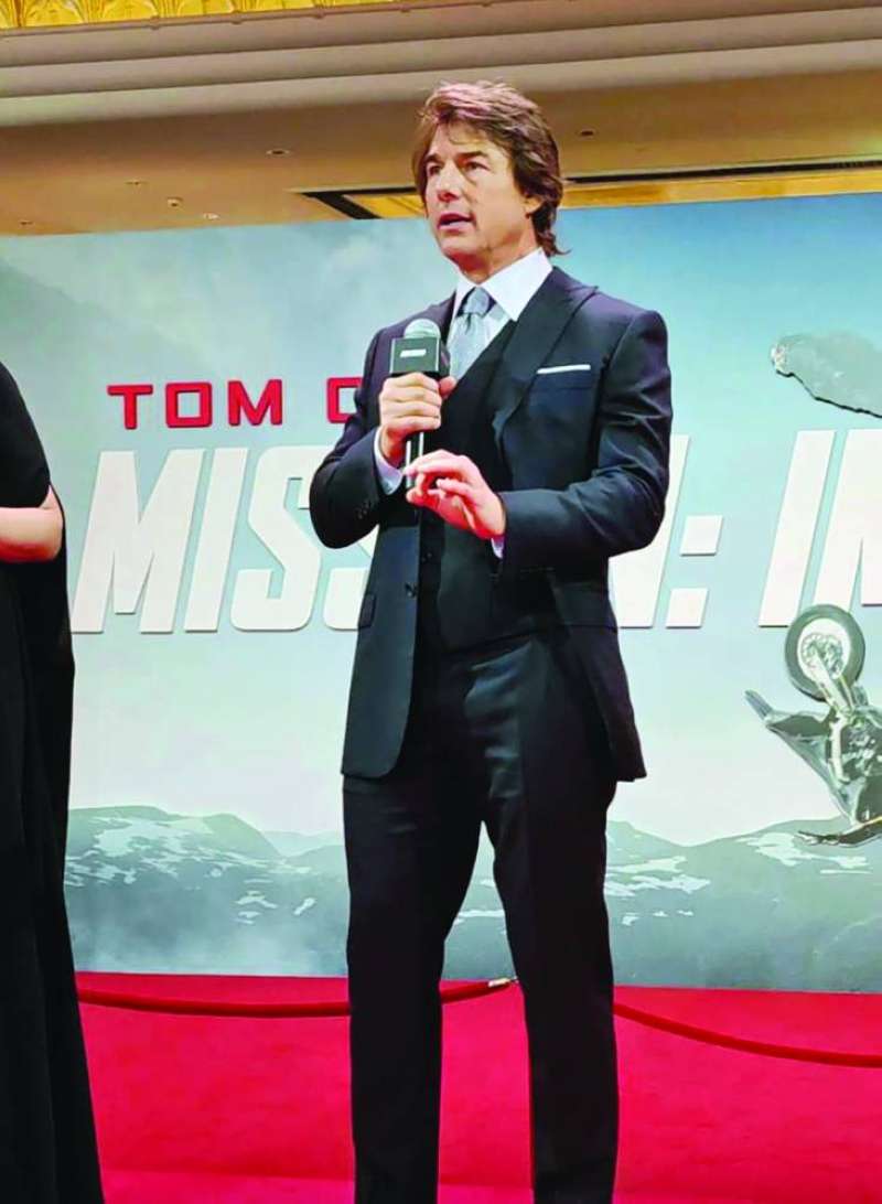 كروز متحدثاً أمام وسائل الإعلام 