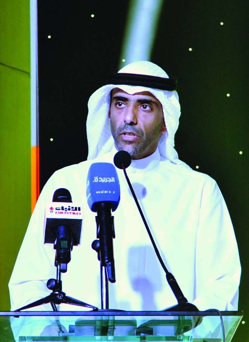 
فهد الغانم ملقياً كلمته في حفل تكريم المتفوقين الكويتيين	