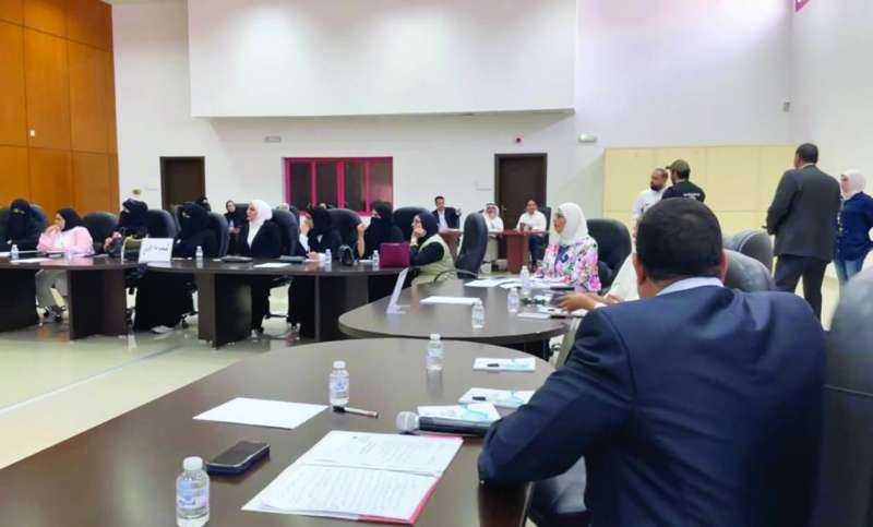 تقييم الكفاءة في حلقة نقاشية بقطاع المناهج 