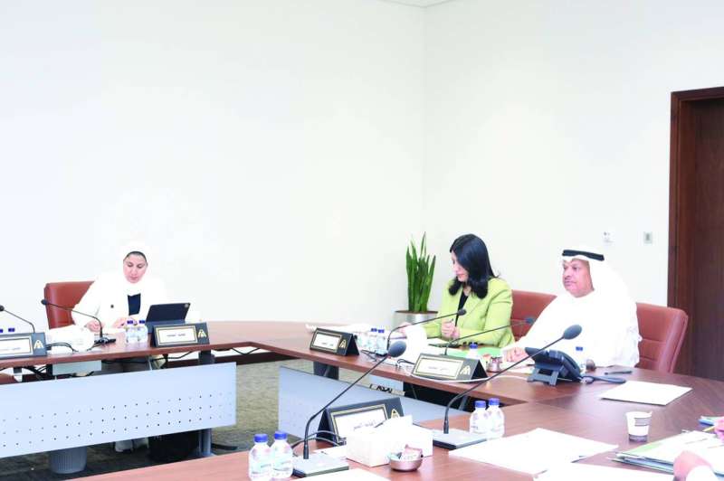 
جانب من اجتماع لجنة محافظة مبارك الكبير في المجلس البلدي
