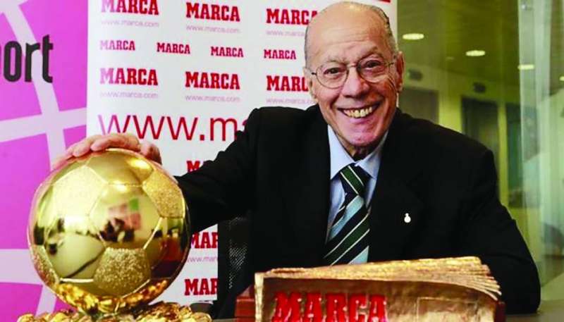 الراحل لويس سواريز أمام الكرة الذهبية 