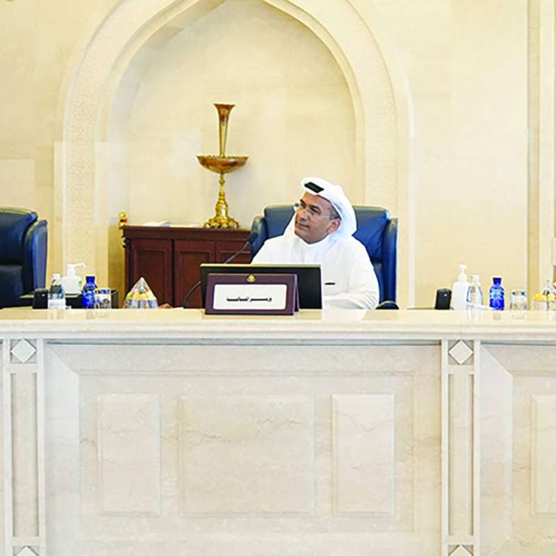 وزير المالية خلال الاجتماع