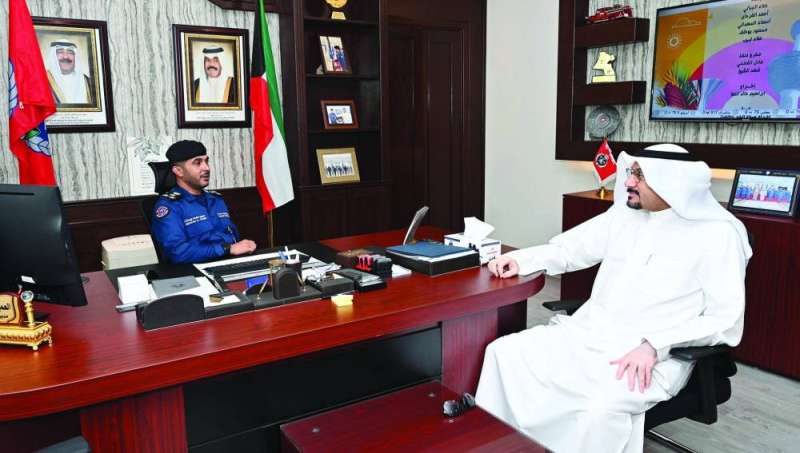 
الأنصاري متحدثاً للزميل ناصر الفرحان