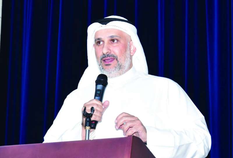 
المطوع متحدثاً في افتتاح الورشة
