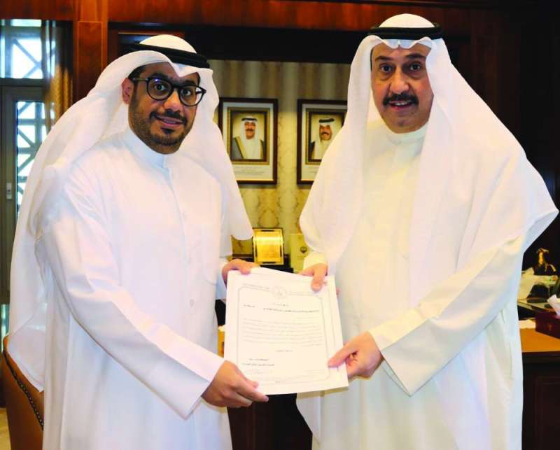 
فيصل الحمود مكرماً عبدالله الخالدي