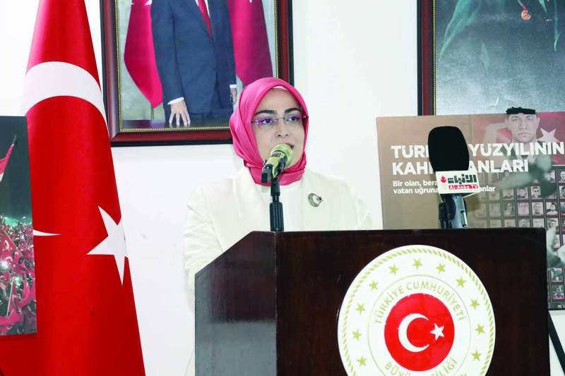 
السفيرة سونمز مُتحدّثة في حفل السفارة التركية
