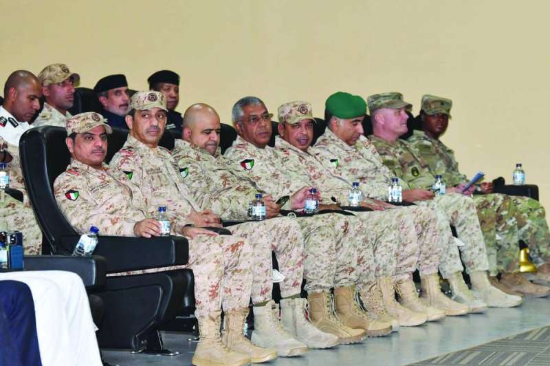 ضباط كويتيون وأميركيون 