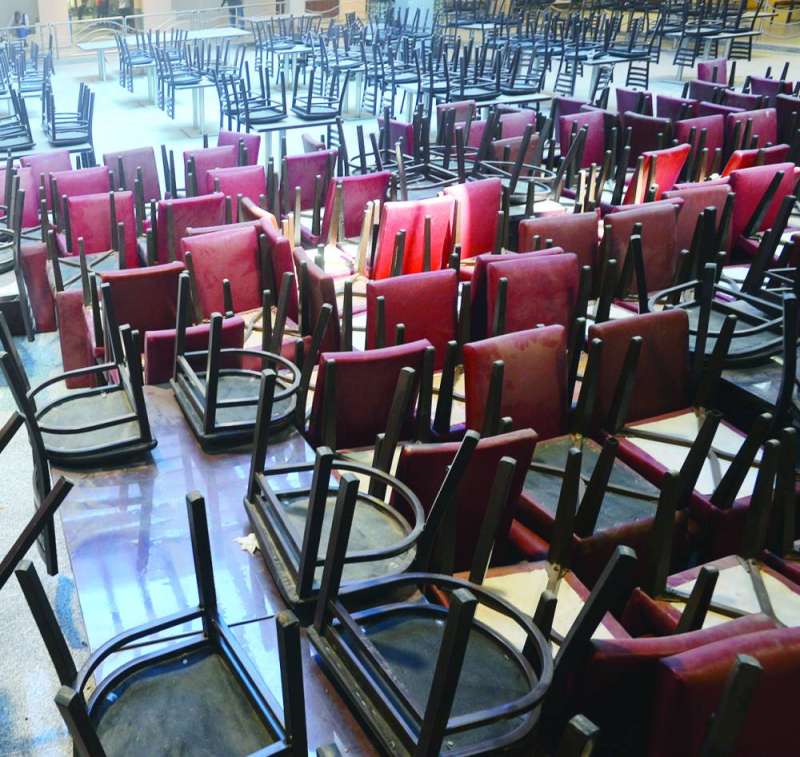 
الواحدة صباحاً حداً أقصى للإغلاق	 ( تصوير أسعد عبدالله)
