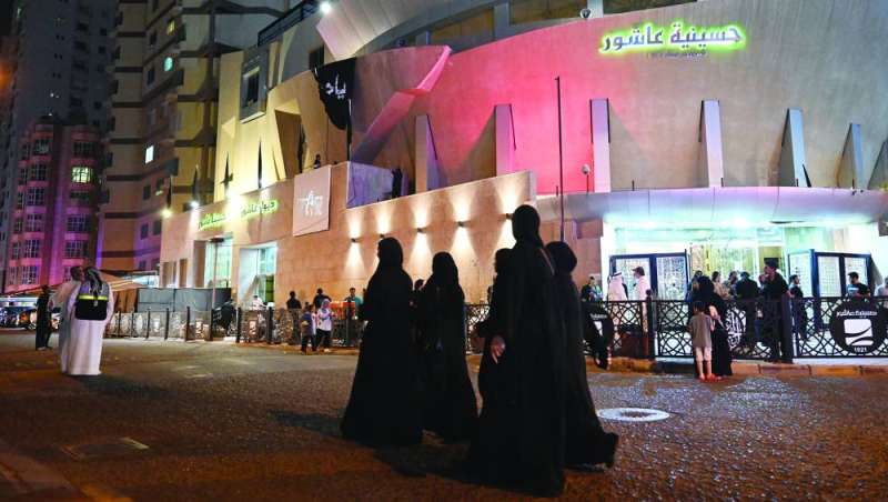 
سيدات يتجهن لحضور المجلس الحسيني مساء الثلاثاء