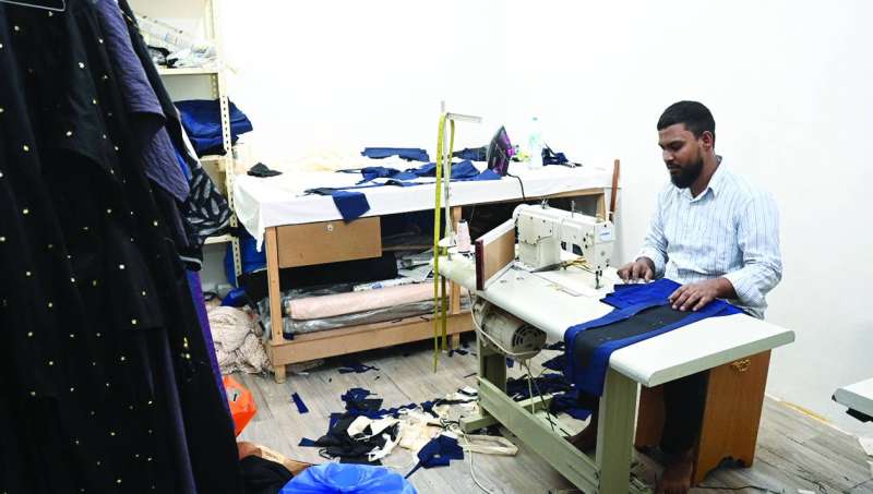 ورشة خياطة قائمة بشكل مخالف