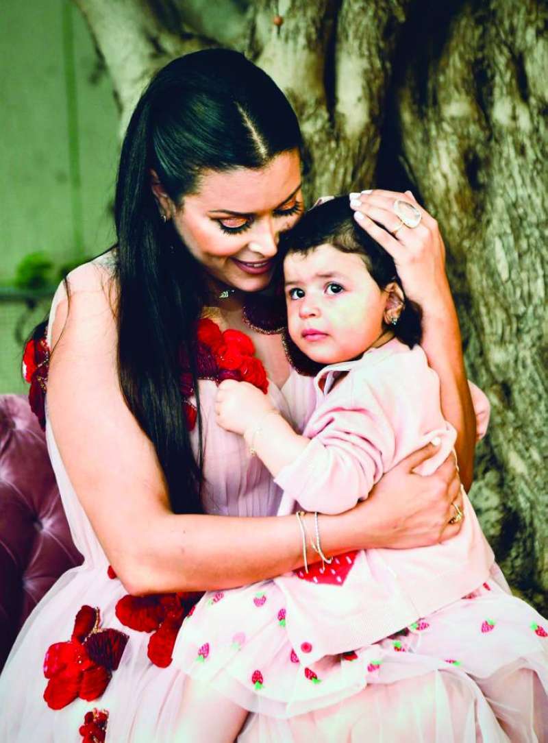 
نادية أحمد مع ابنتها روما
