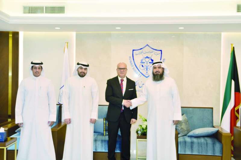 العتل مستقبلاً السفير التونسي