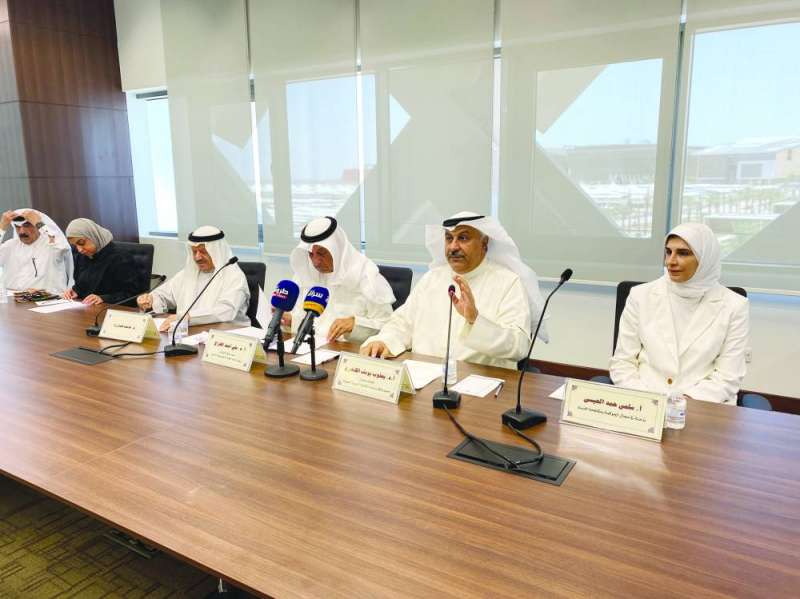  المتحدثون في المؤتمر الصحافي 