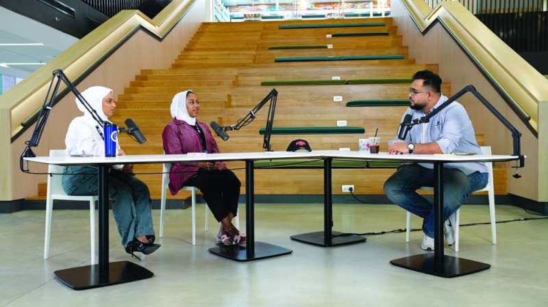 
فيصل الشمري وإسراء الحمادي ورهف الخلف خلال بودكاست «ليش AIU؟» على «الراي»
