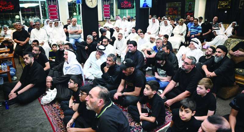 حضور اليوم العاشر من محرم في حسينية أبا ذر الغفاري	 (تصوير نايف العقلة)