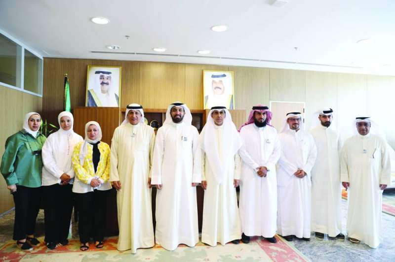 قياديو «التربية» ومكتب الشهيد عقب الإعلان عن إطلاق المسابقة