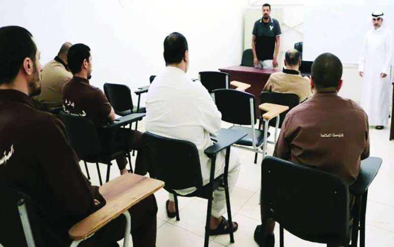 
جلسة علاجية في أحد المراكز داخل المؤسسات الإصلاحية
