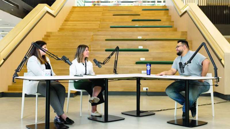 
الشمري والعزه واليحيا خلال البودكاست
