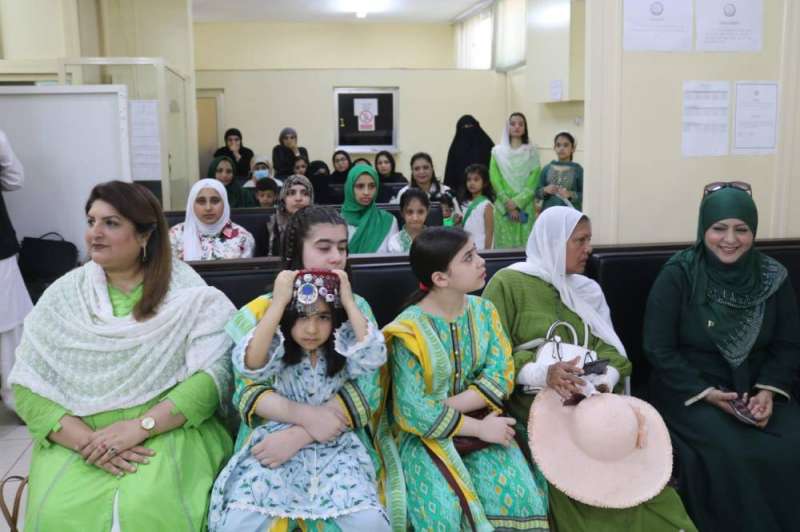 حضور نسائي كثيف