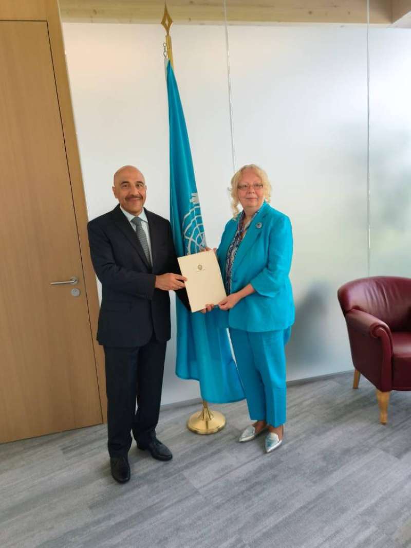 السفير السليمان يقدم أوراق اعتماده