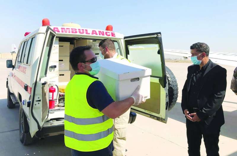 
نقل رفات أحد الشهداء 	(أرشيفية)
