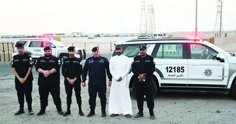 
العميد الإبراهيم وكبار ضباط المنفذ مع الزميل نايف كريم
