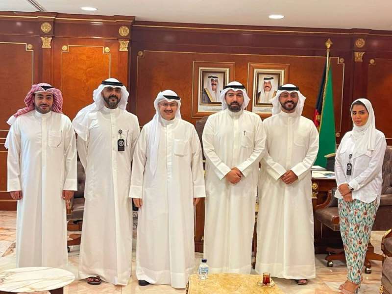 الوزير مستقبلا وفد مجلس إدارة جمعية التمريض 