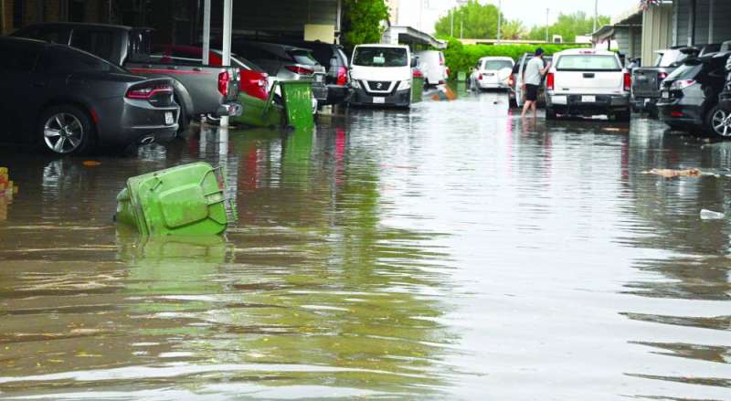 غرق أحد الشوارع في الصليبخات (تصوير نايف العقلة)