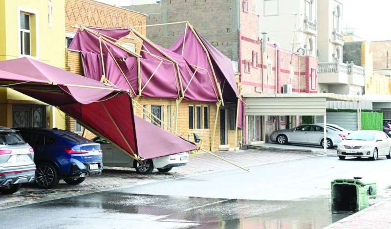 
أضرار في مظلات السيارات
