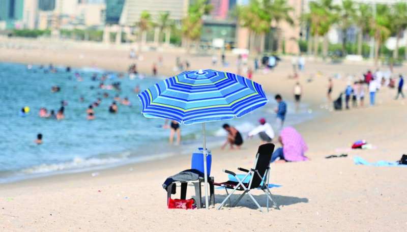 معدل الحرارة زاد تدريجياً خلال السنوات الماضية بالمقارنة مع عقدين ماضيين	(تصوير سعود سالم) 